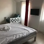 Апартаменти Zolotoy Bereg 5 Одеса